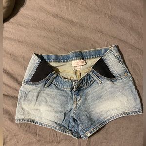 Isabel Maternity Jean Shorts with Stretchy Waist Band. Size 2.